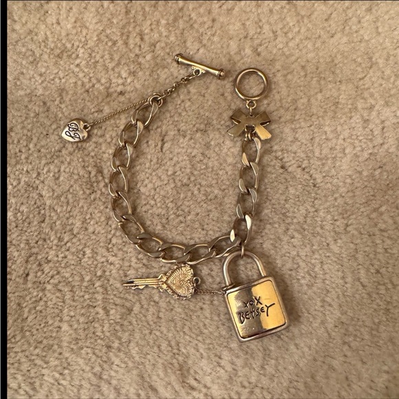 Vintage Betsey Johnson lock & key charm bracelet - Picture 1 of 4